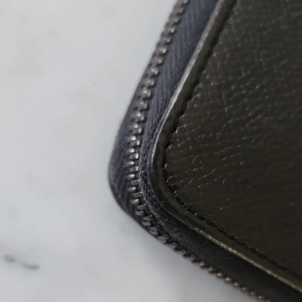 Tod's Long Zip Wallet With Pinstripe. Excellent Condition! Unisexy!